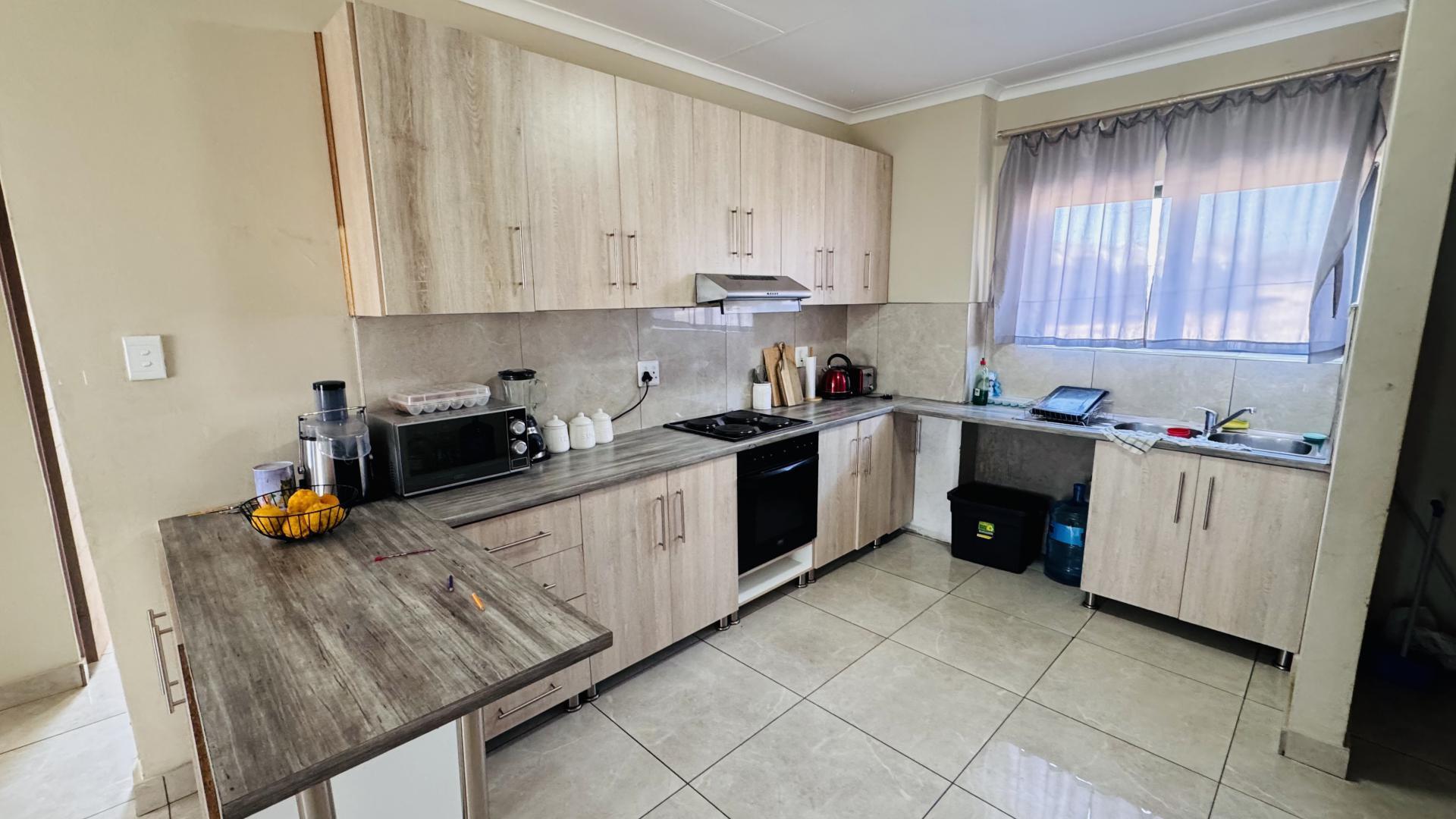 Kitchen of property in Bendor