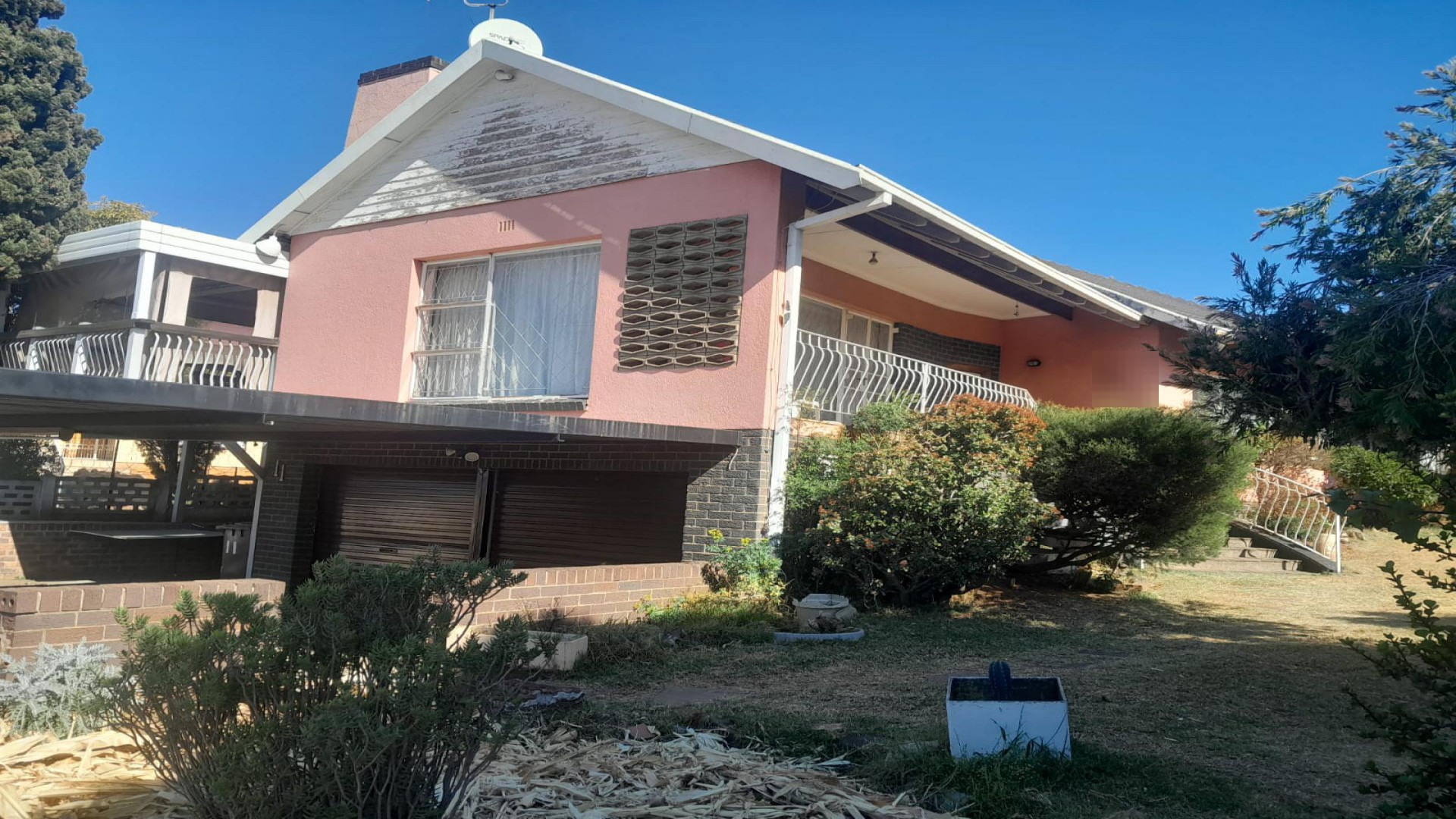 Front View of property in Gillview