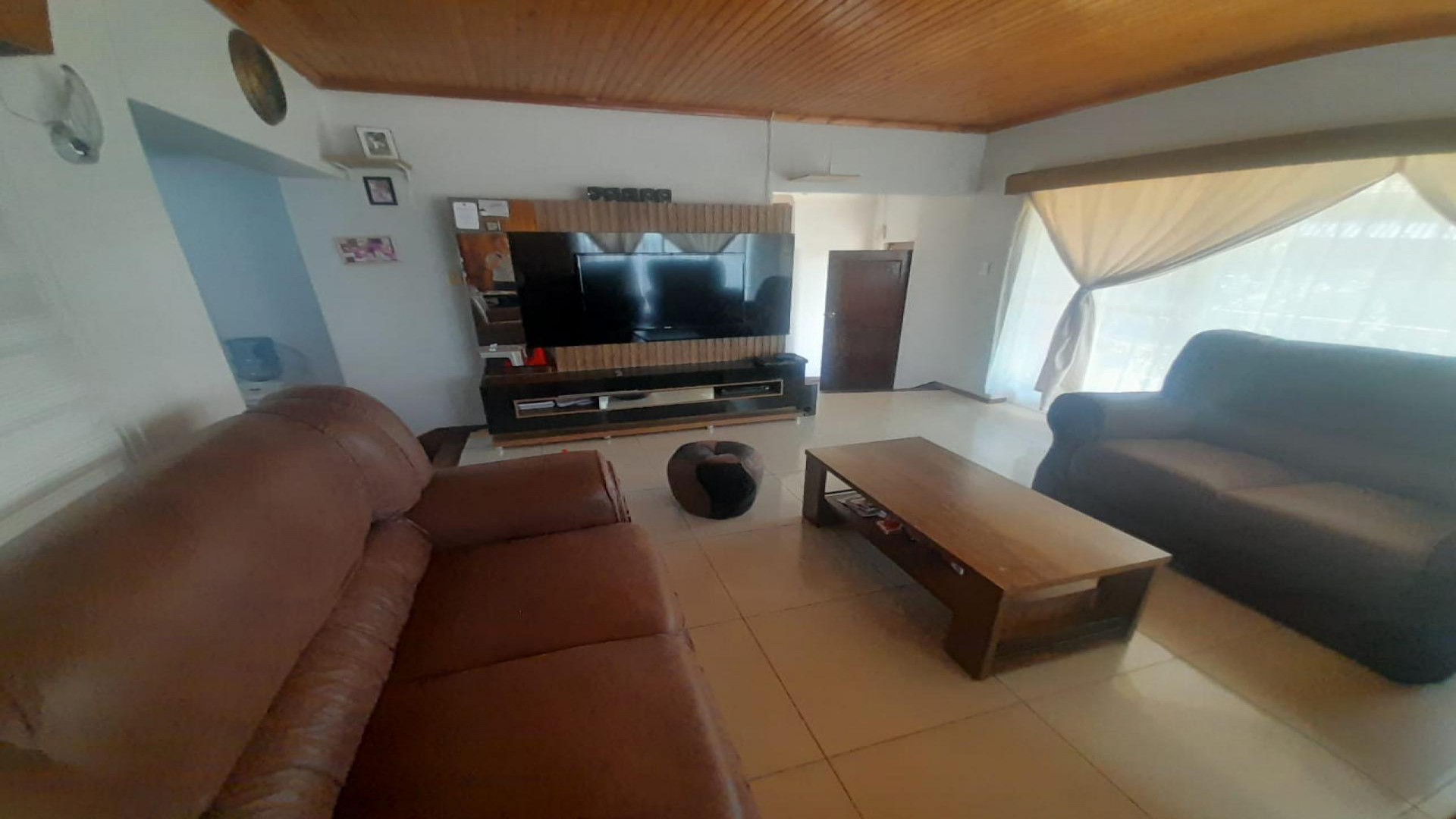 Lounges of property in Gillview