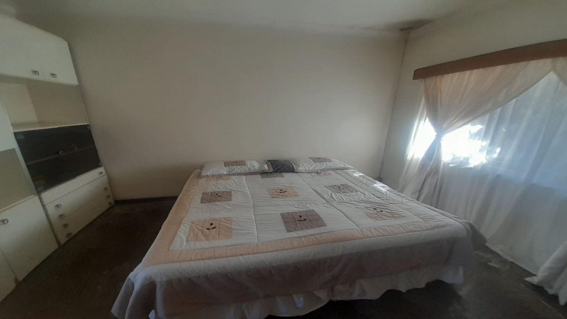 Bed Room 1 of property in Gillview