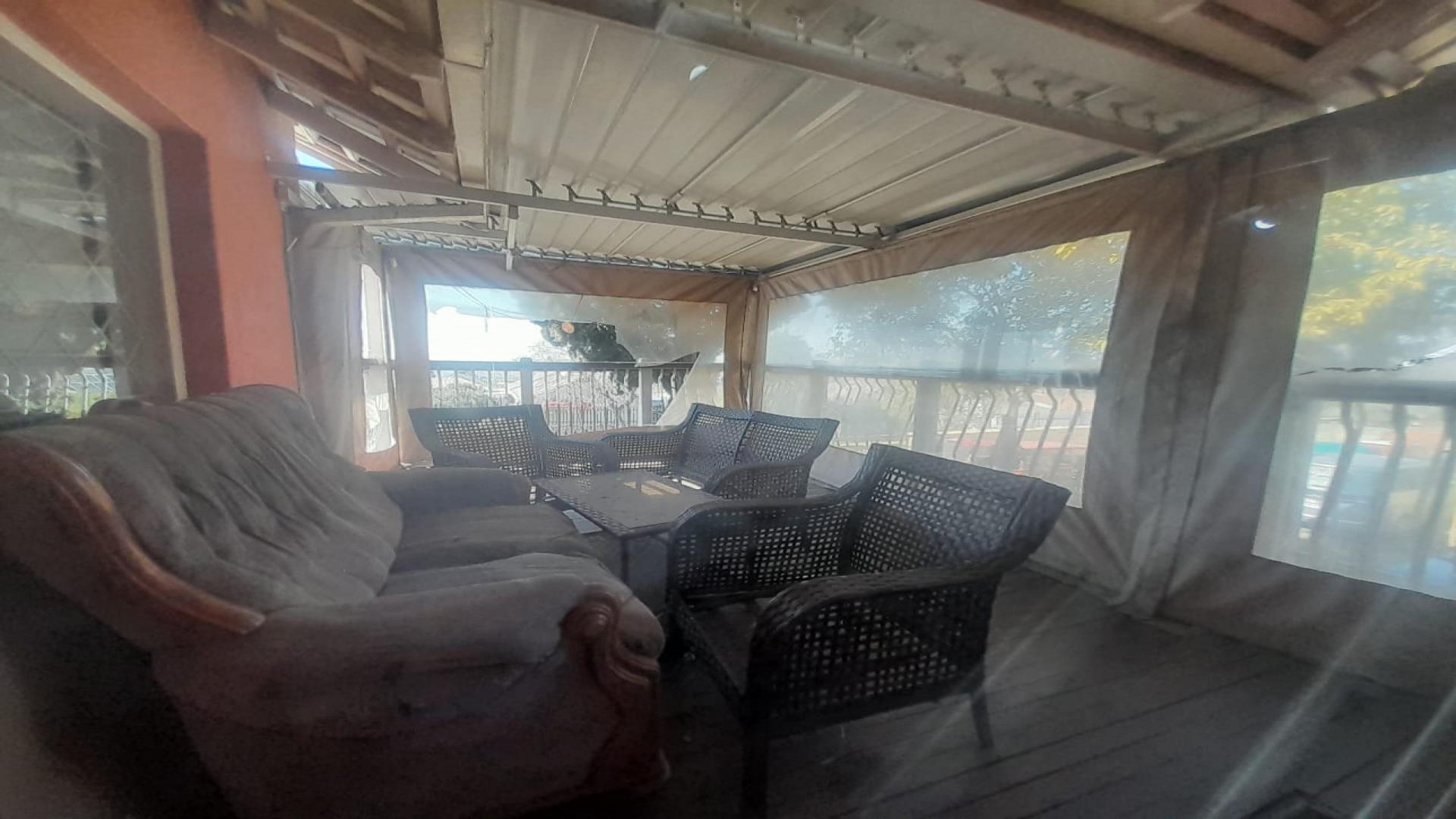 Patio of property in Gillview