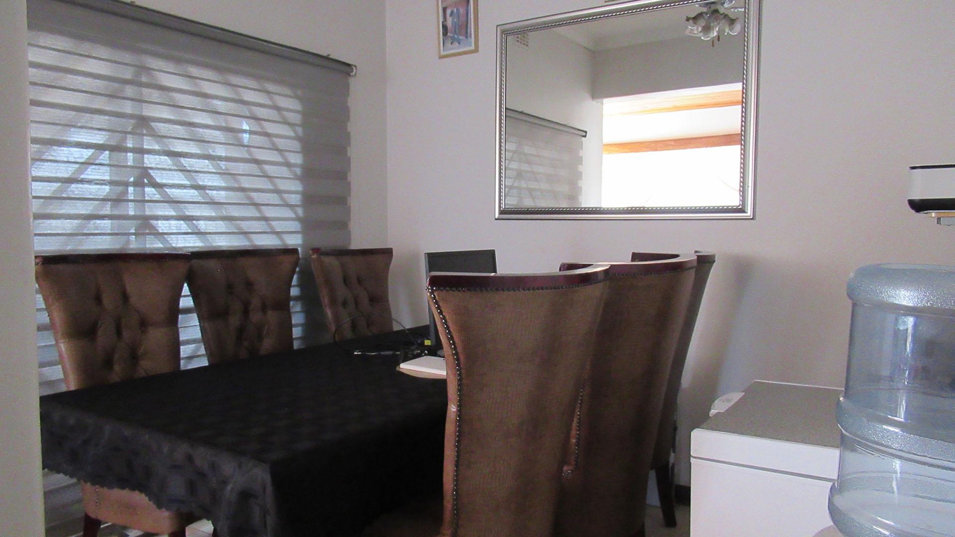 Dining Room - 11 square meters of property in Gillview