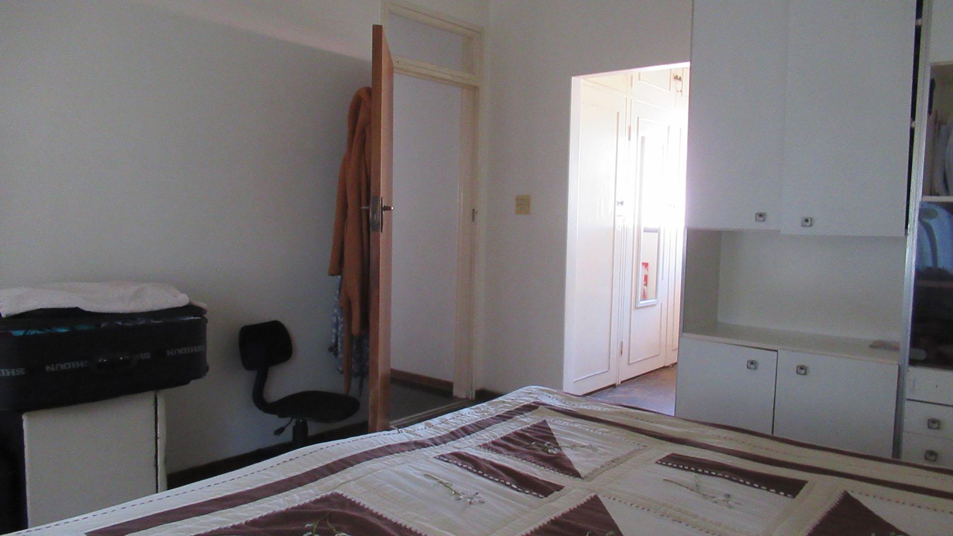 Main Bedroom - 18 square meters of property in Gillview