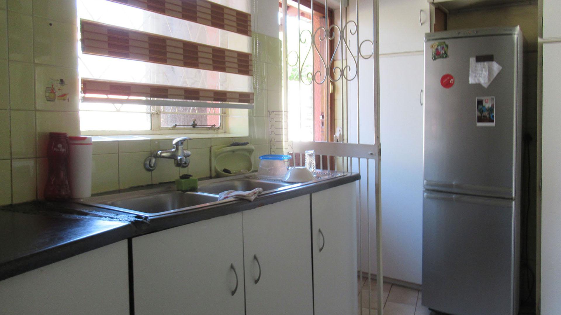 Kitchen - 10 square meters of property in Gillview