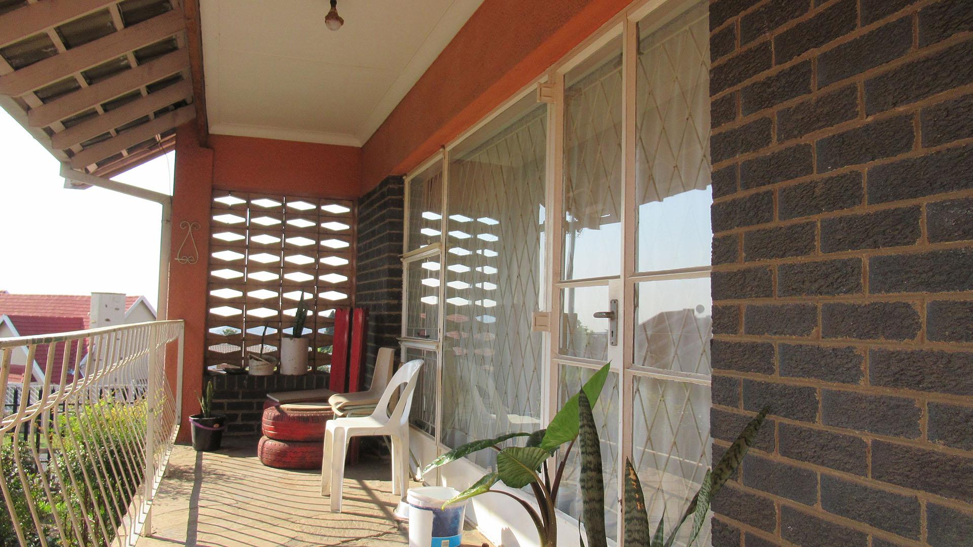 Patio - 28 square meters of property in Gillview