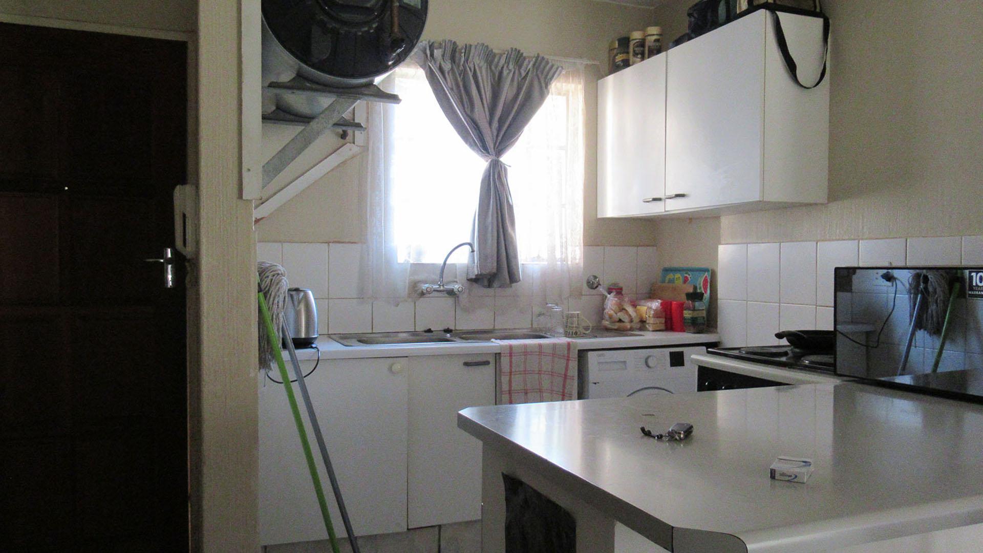 Kitchen - 4 square meters of property in Roodepoort