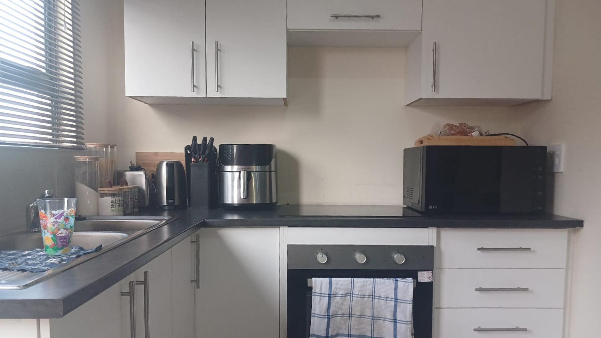 Kitchen of property in Graceland