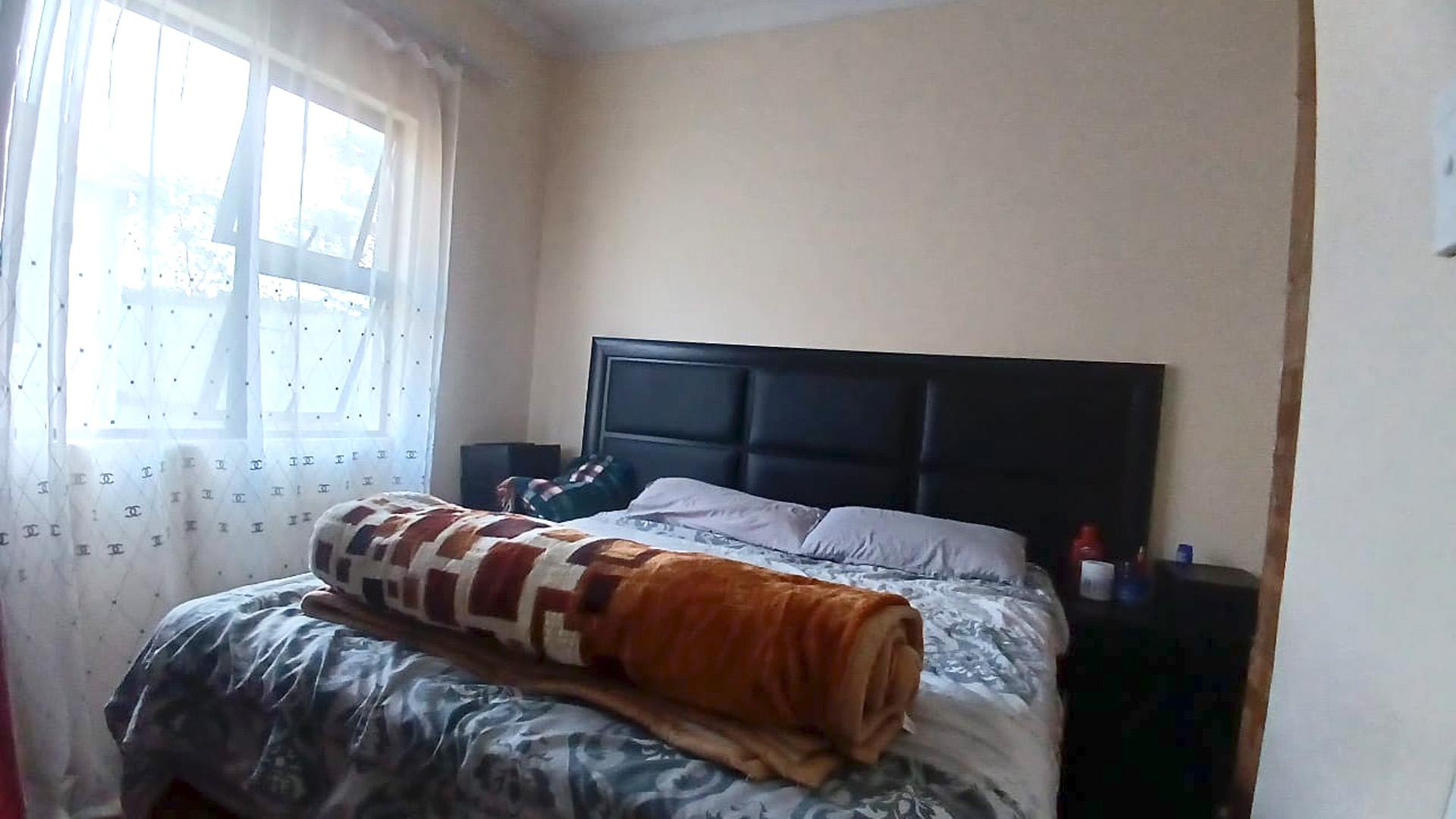 Bed Room 2 of property in Graceland