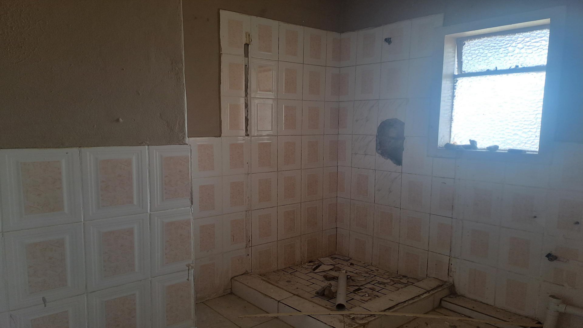 Bathroom 1 of property in Rainham