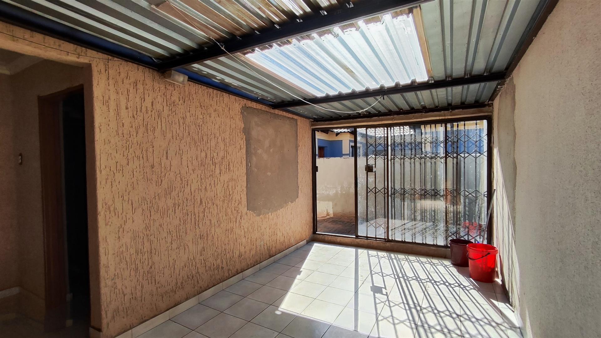 Patio - 20 square meters of property in Alliance