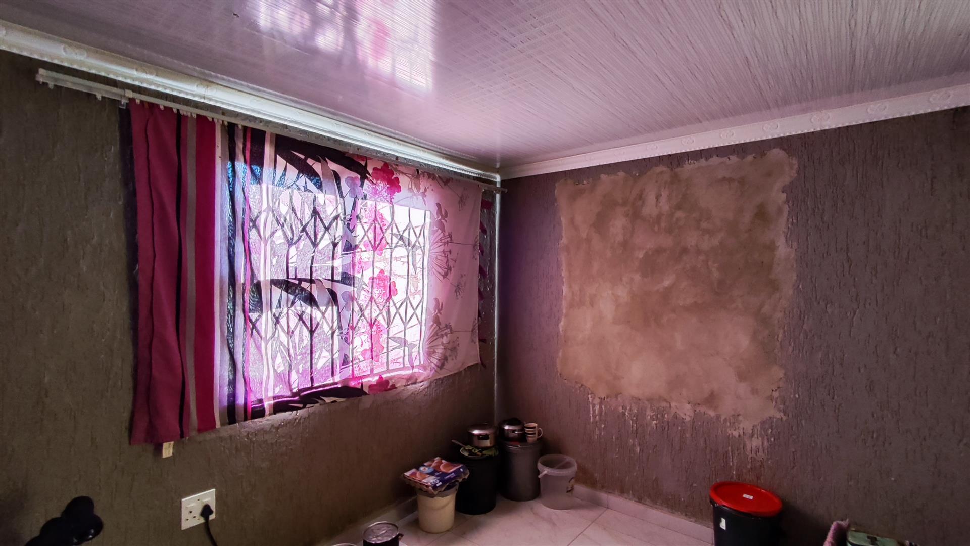 Bed Room 1 - 17 square meters of property in Alliance