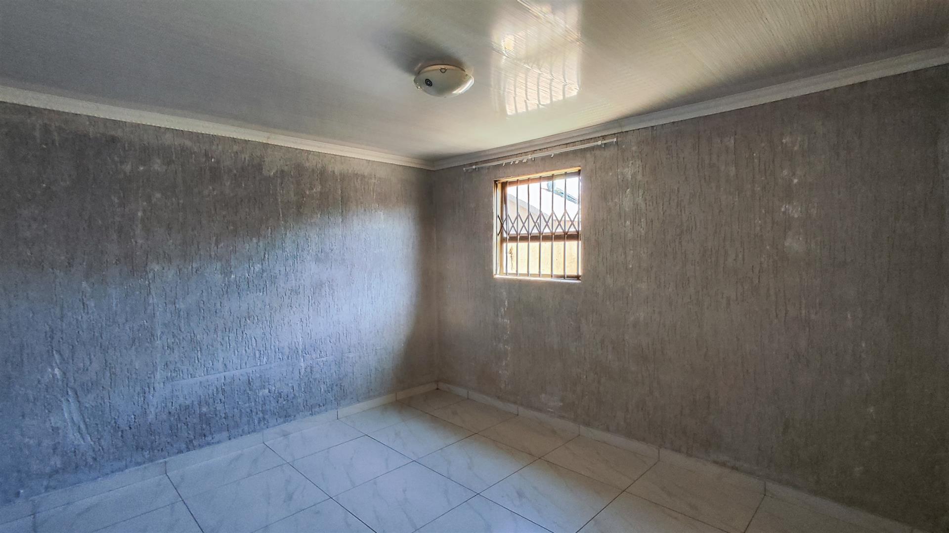 Bed Room 2 - 17 square meters of property in Alliance