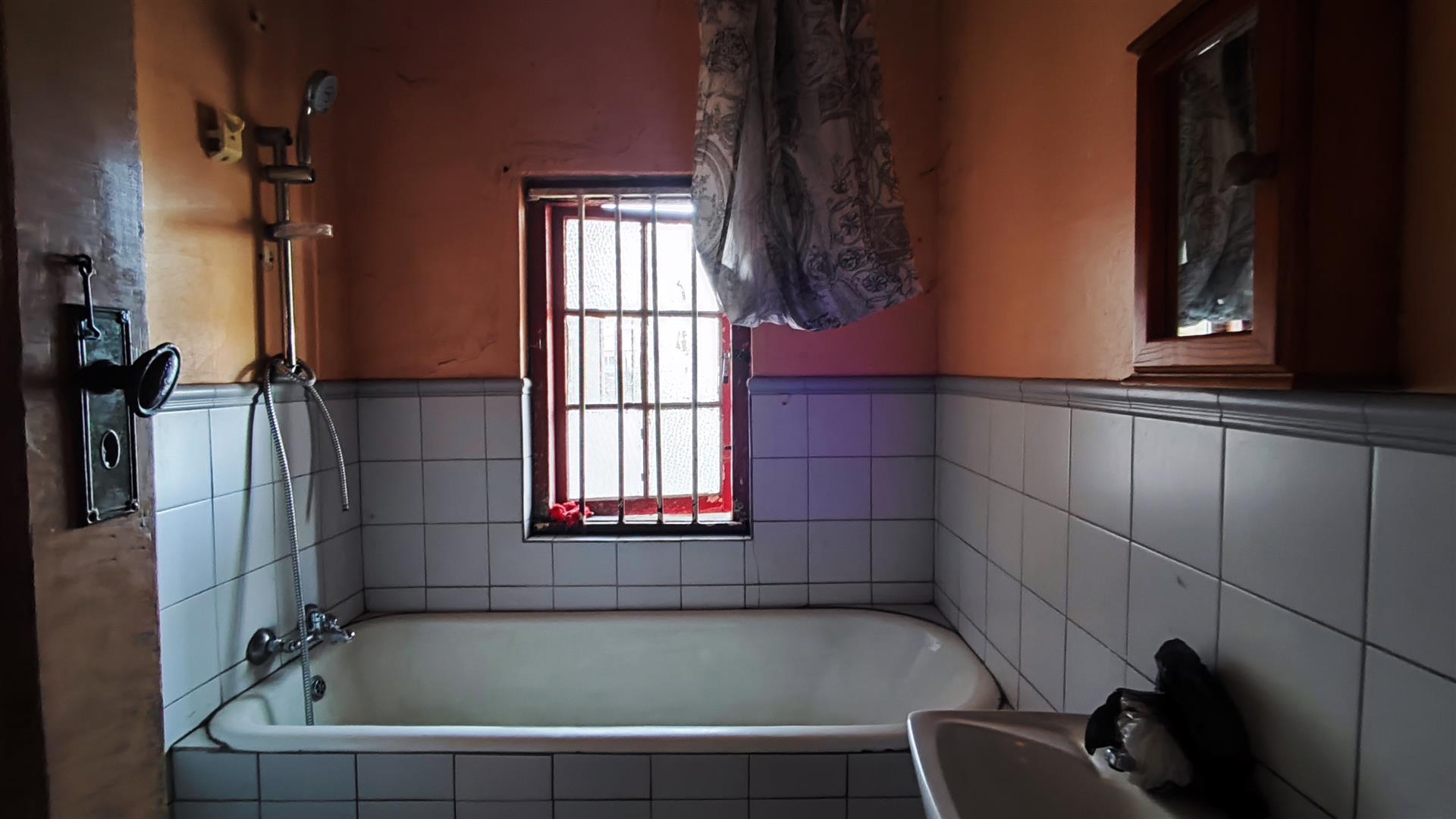 Bathroom 1 - 5 square meters of property in Primrose