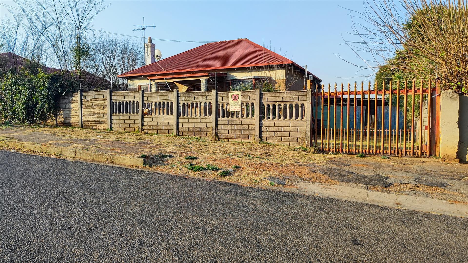 Front View of property in Primrose