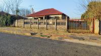 Front View of property in Primrose
