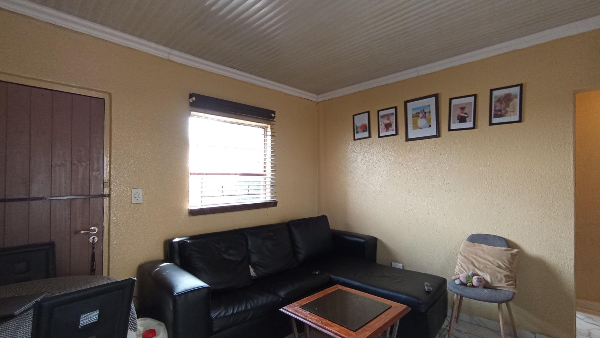 Kitchen - 10 square meters of property in Zakariyya Park