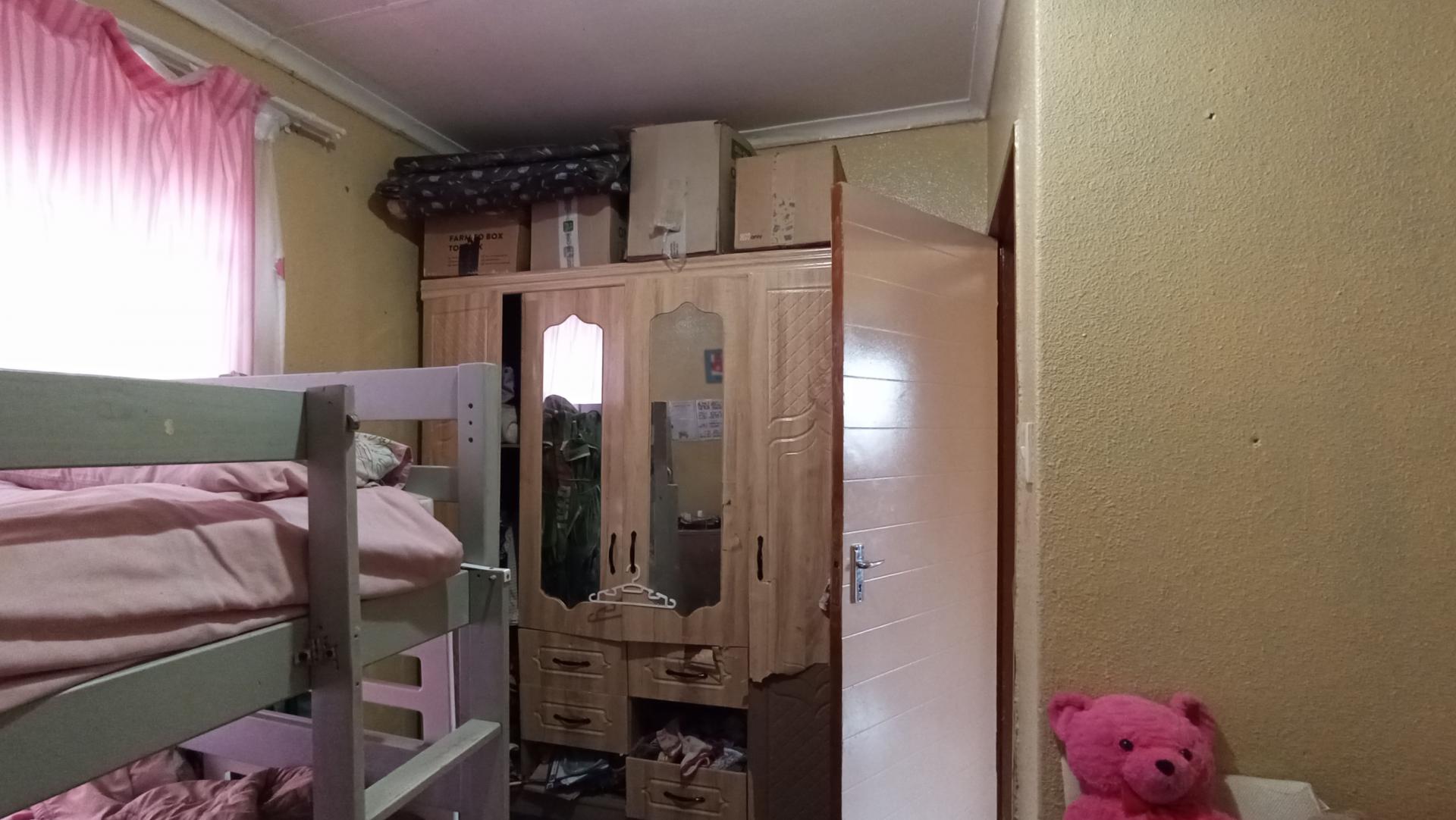 Bed Room 2 - 10 square meters of property in Zakariyya Park