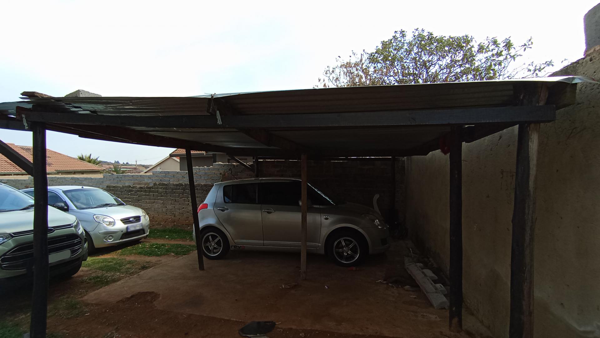 Carport  of property in Zakariyya Park