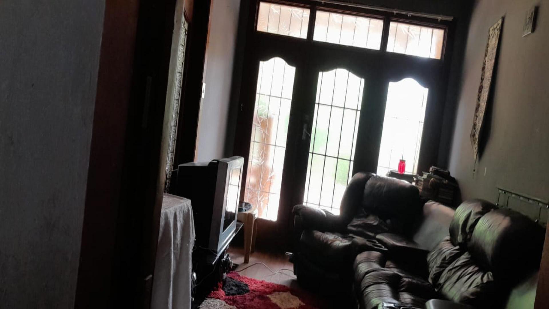 Lounges of property in Bezuidenhout Valley