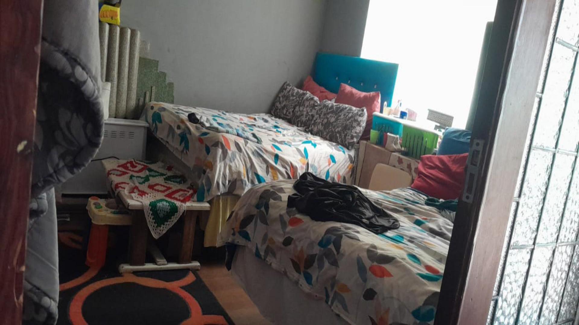 Bed Room 2 of property in Bezuidenhout Valley