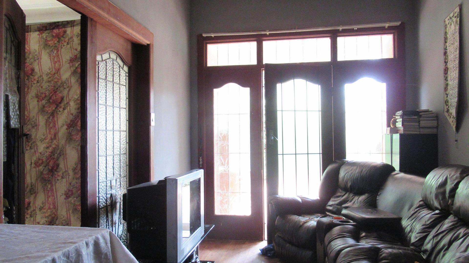 Spaces - 17 square meters of property in Bezuidenhout Valley