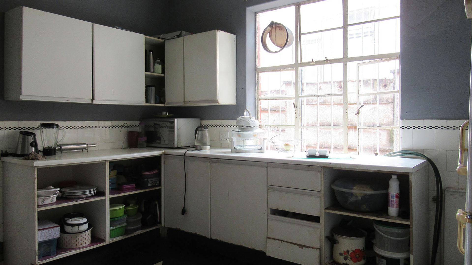 Kitchen - 22 square meters of property in Bezuidenhout Valley