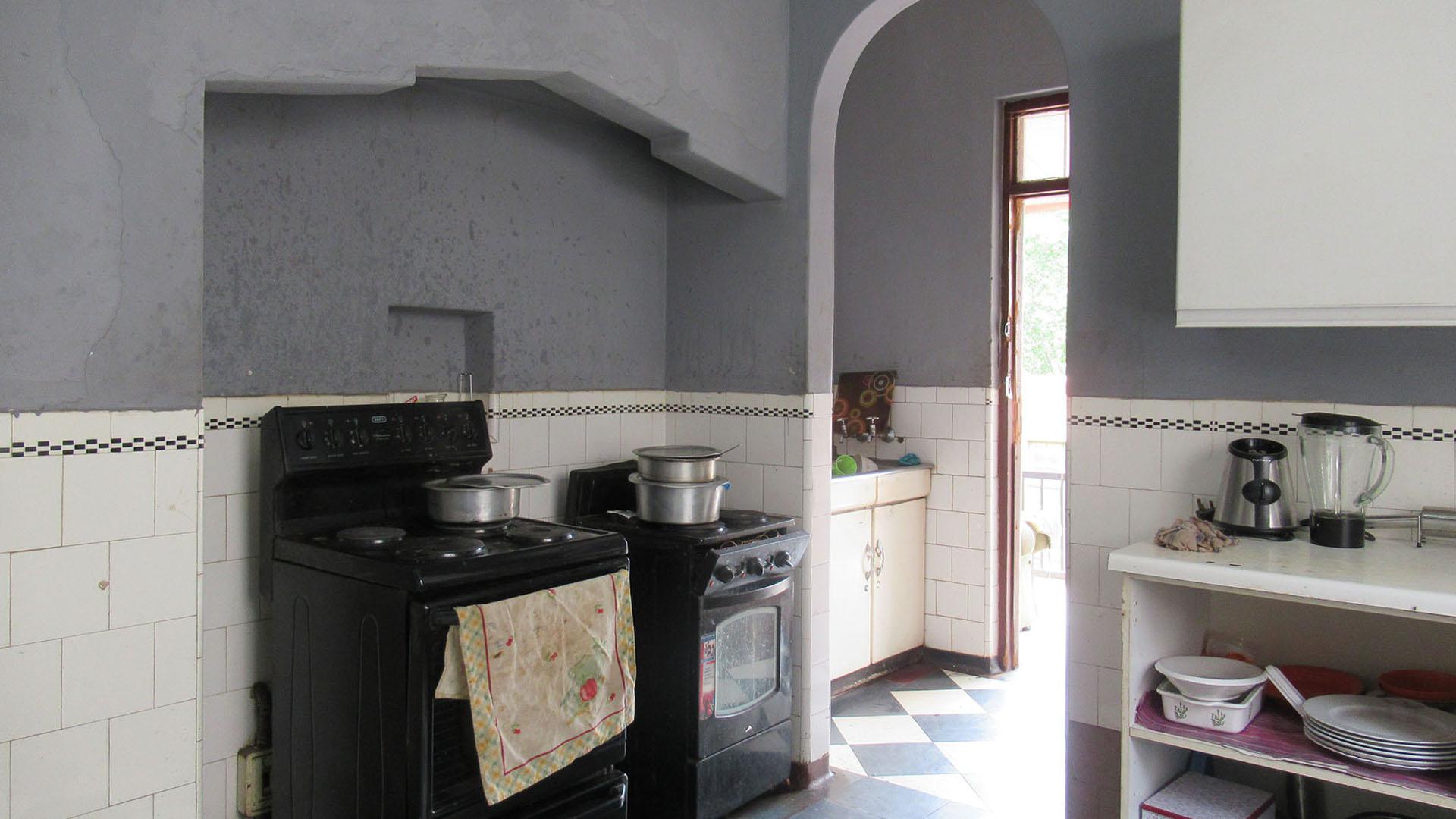 Kitchen - 22 square meters of property in Bezuidenhout Valley