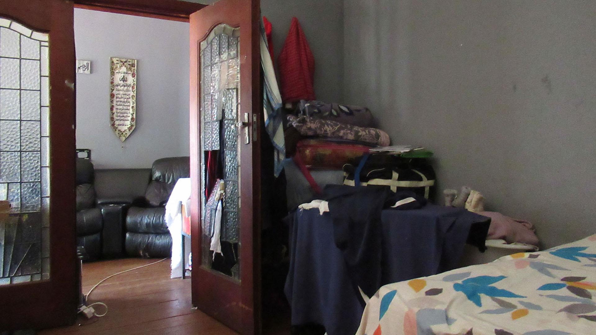 Lounges - 33 square meters of property in Bezuidenhout Valley