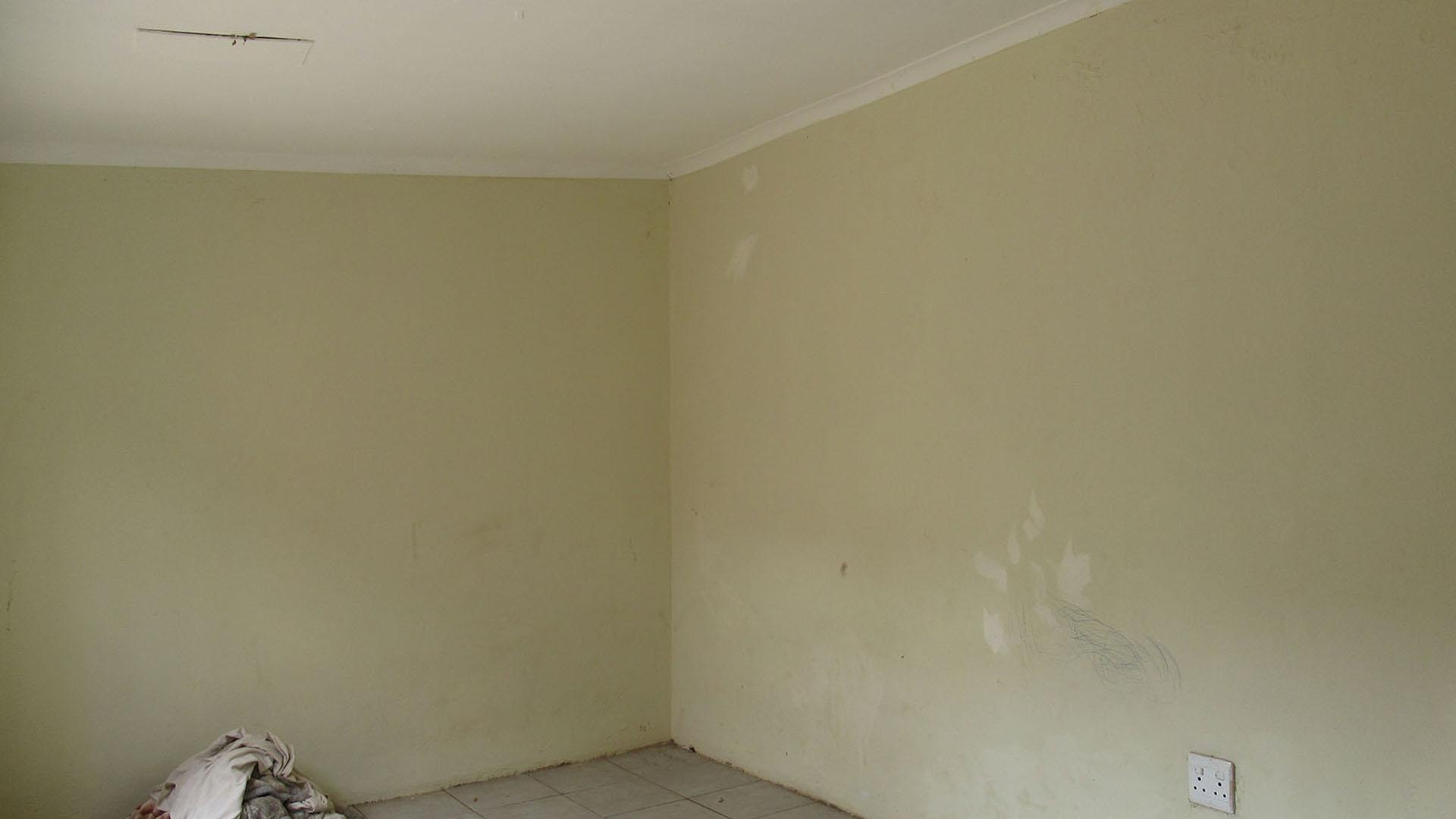 Bed Room 4 - 10 square meters of property in Bezuidenhout Valley