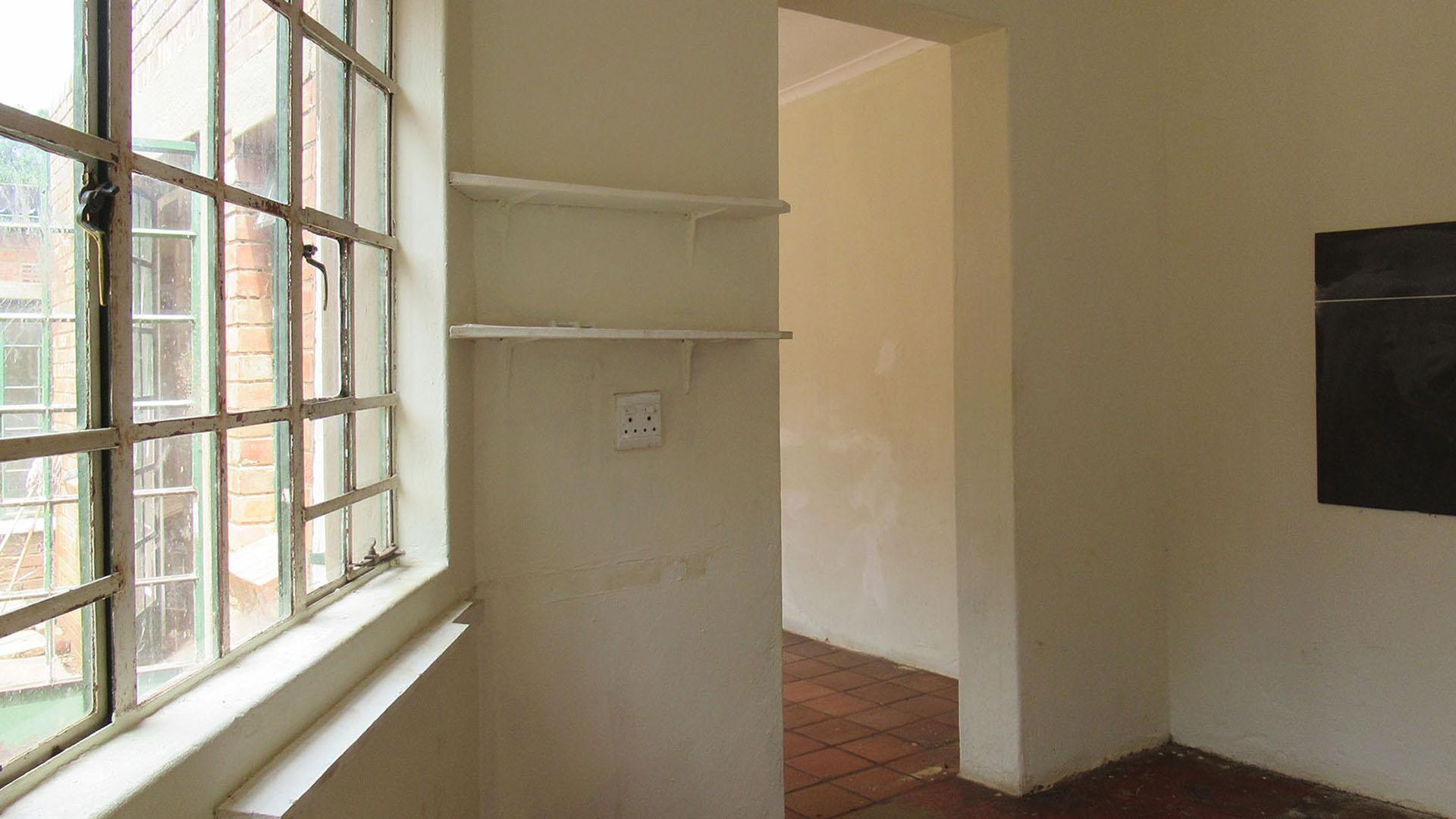 Bed Room 5+ - 7 square meters of property in Bezuidenhout Valley