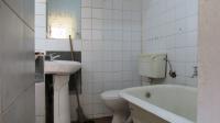 Bathroom 2 - 4 square meters of property in Bezuidenhout Valley
