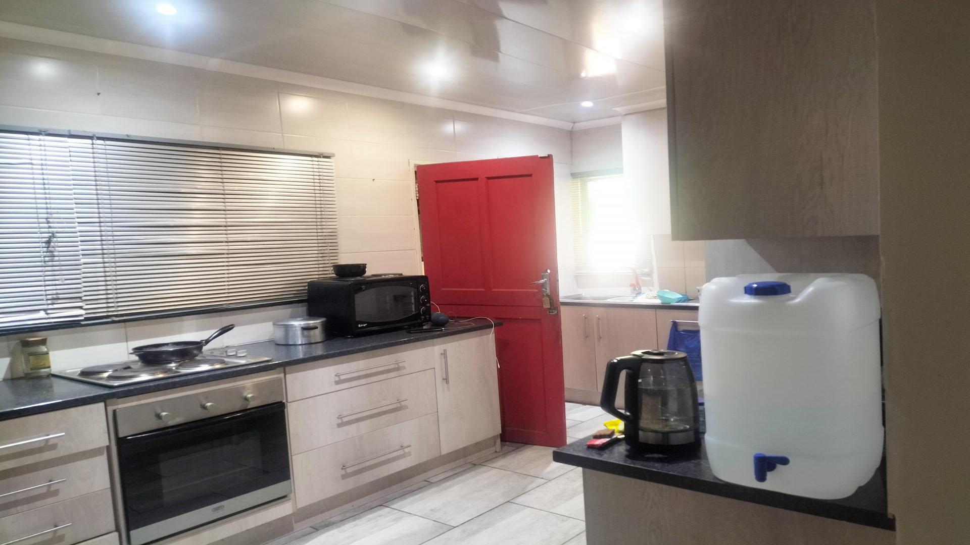 Kitchen of property in Fichardt Park