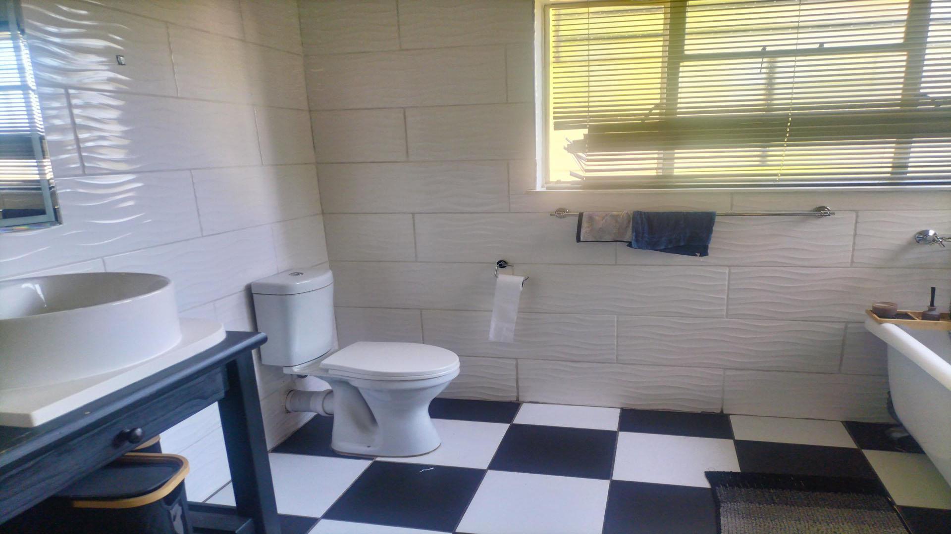 Bathroom 1 of property in Fichardt Park