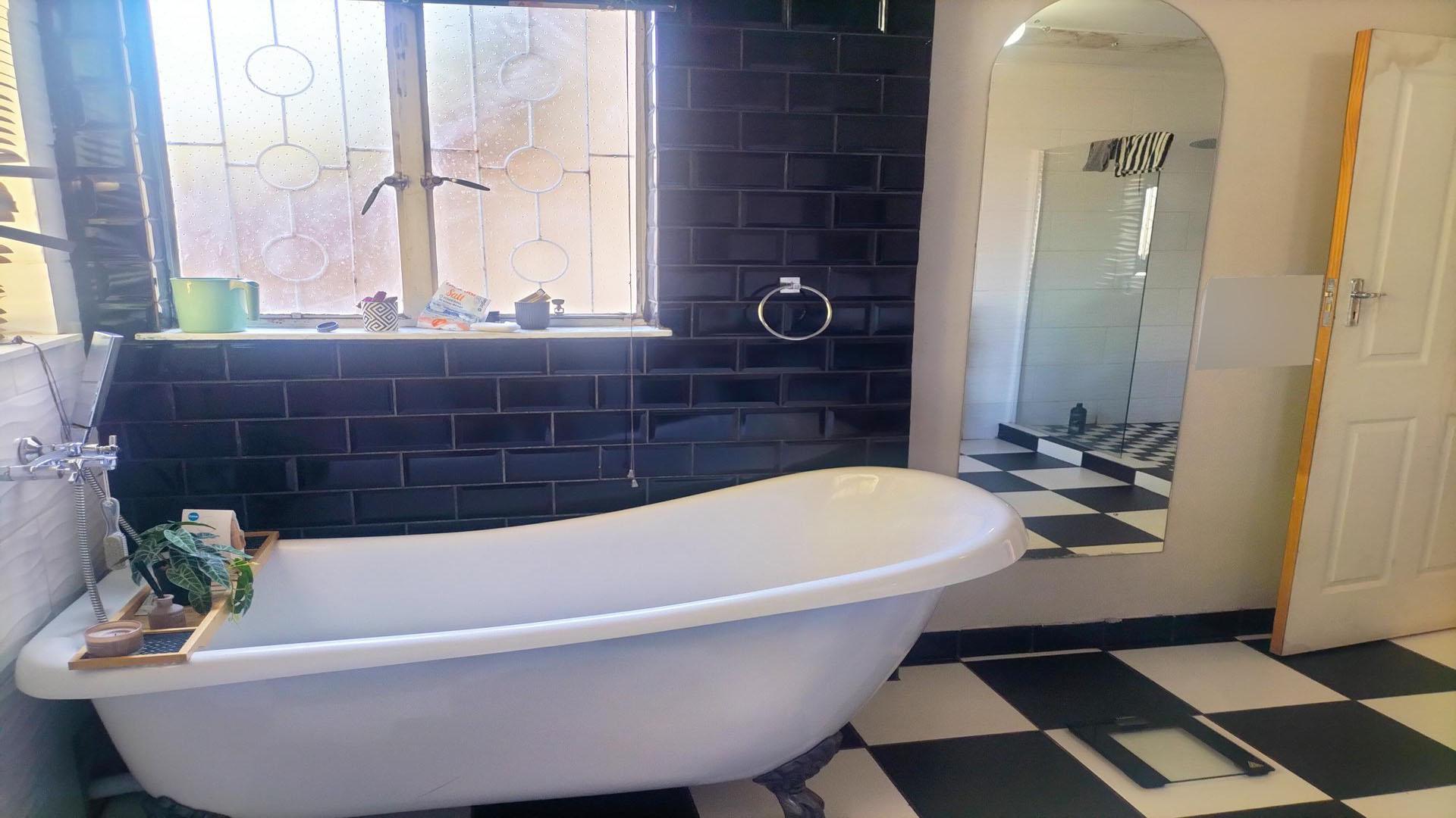 Bathroom 1 of property in Fichardt Park