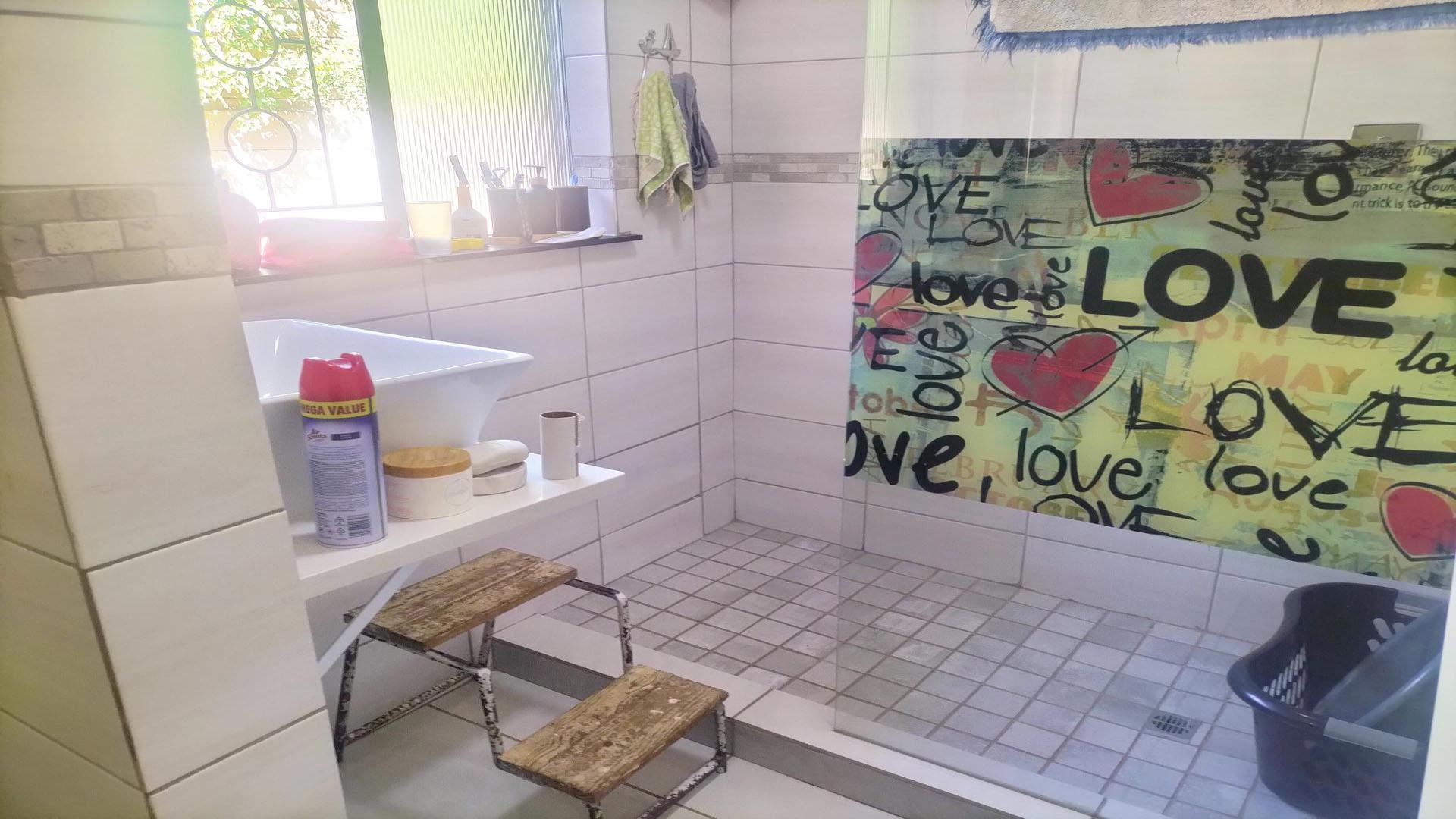 Bathroom 2 of property in Fichardt Park