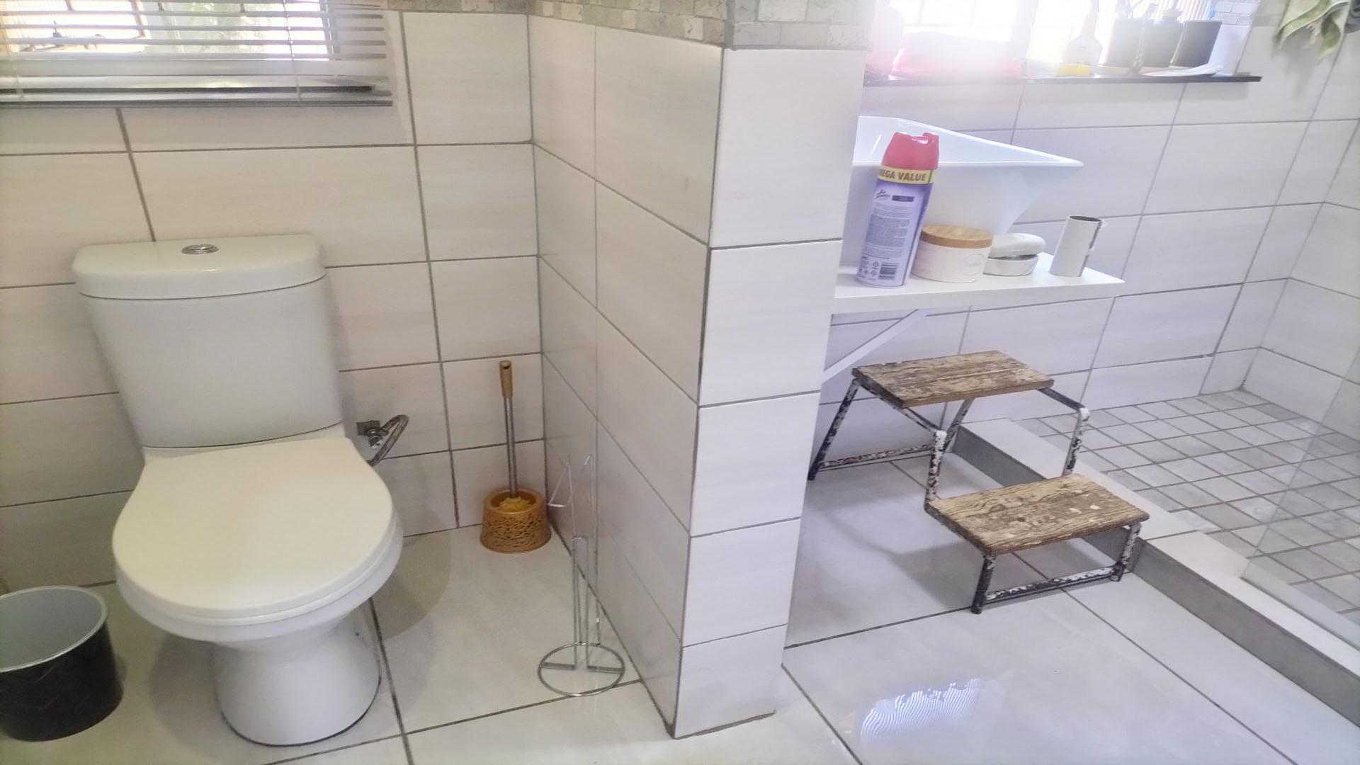 Bathroom 2 of property in Fichardt Park