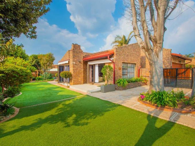 3 Bedroom Simplex for Sale For Sale in Randpark Ridge - MR688027