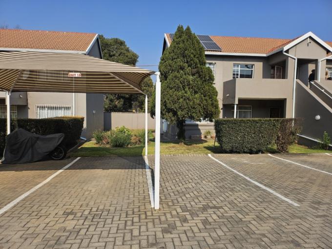 2 Bedroom Simplex for Sale For Sale in Brackendowns - MR688037
