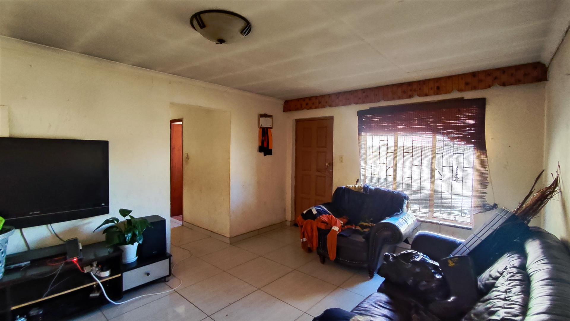 Lounges - 19 square meters of property in Sebokeng