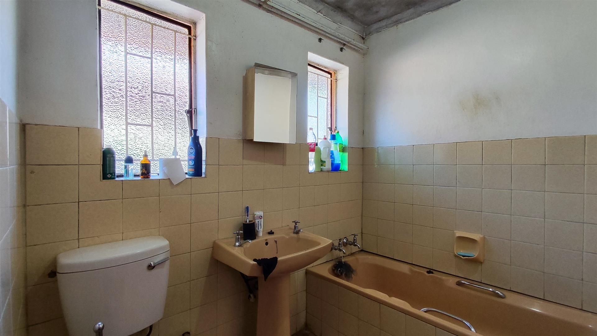 Main Bathroom - 5 square meters of property in Sebokeng