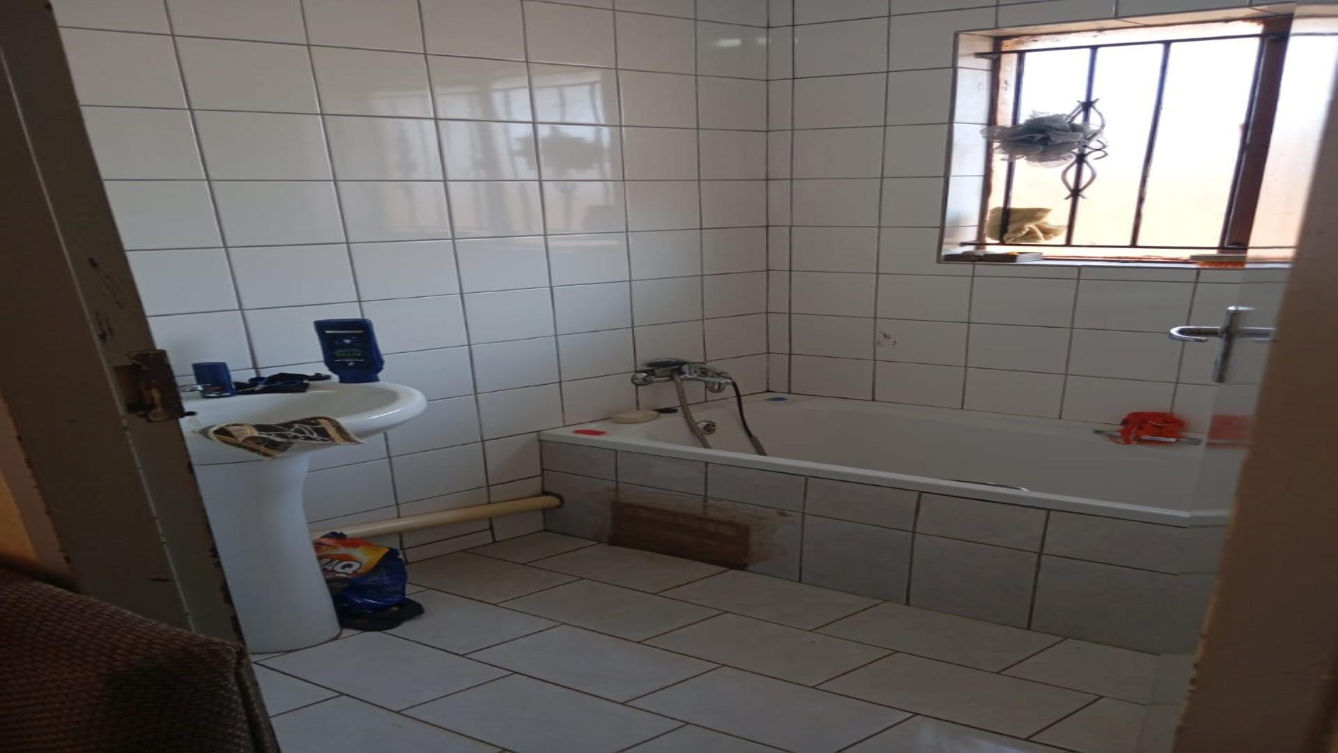 Bathroom 1 of property in Lawley