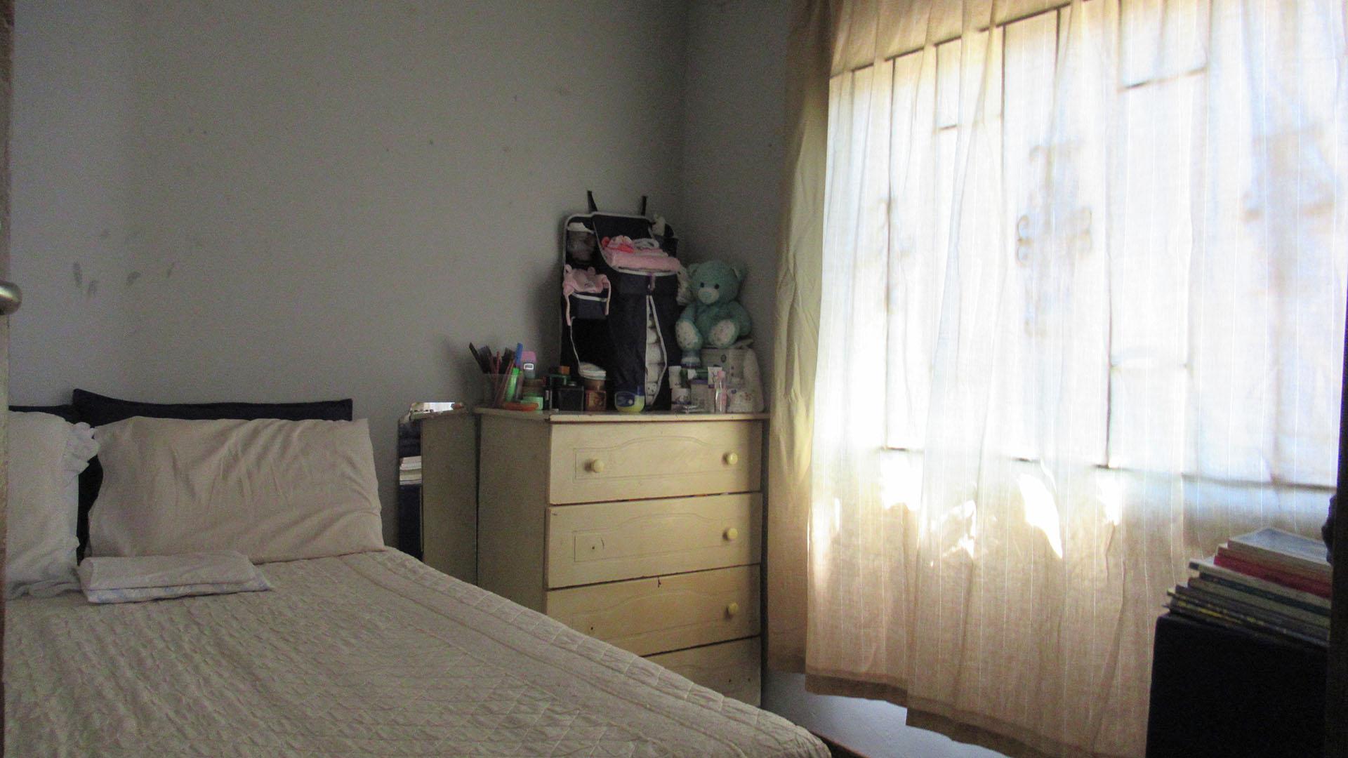 Bed Room 2 - 8 square meters of property in Lenasia South