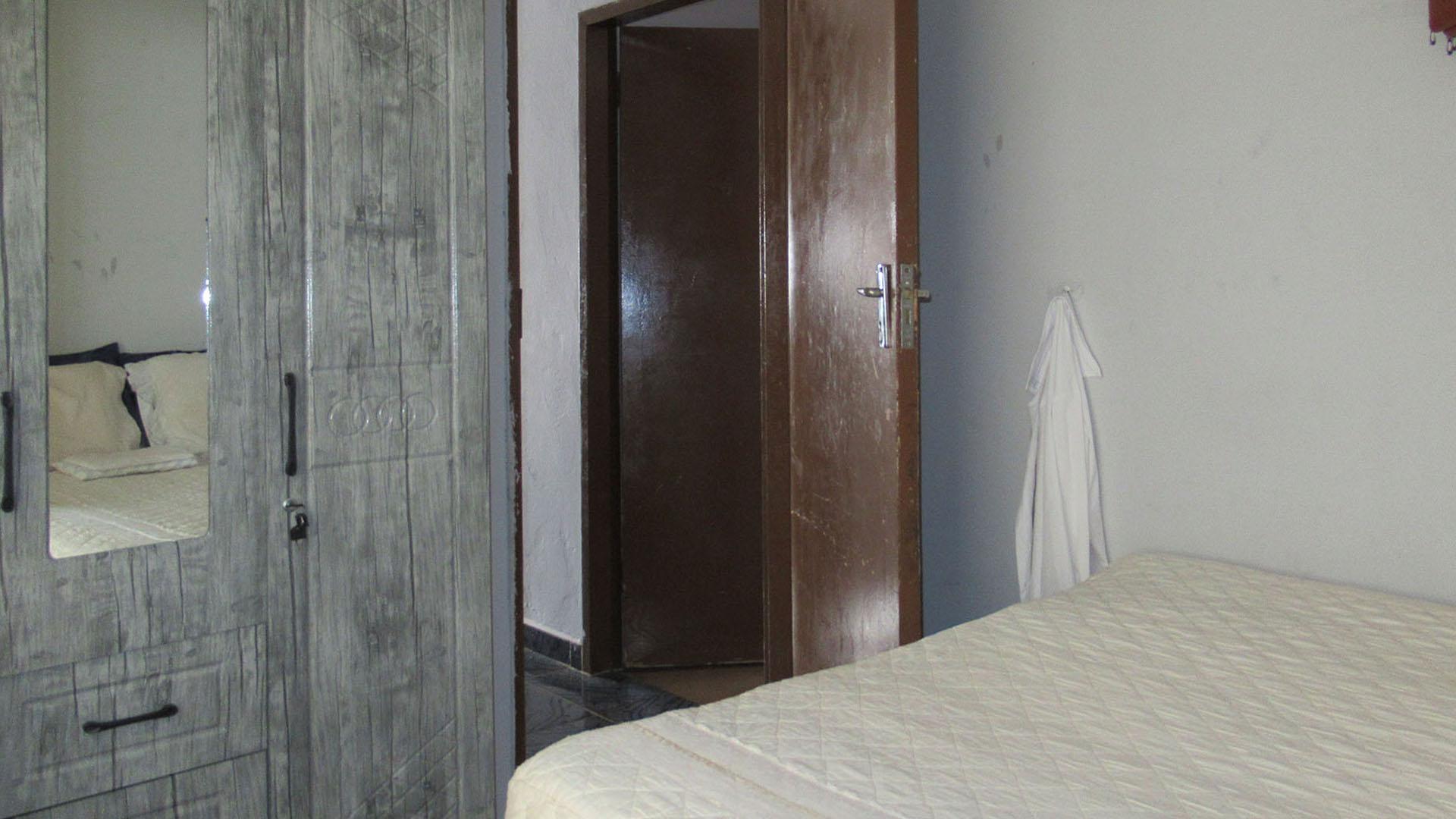 Bed Room 2 - 8 square meters of property in Lenasia South