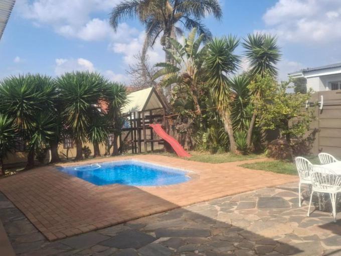 4 Bedroom House for Sale For Sale in Sydenham - JHB - MR688095