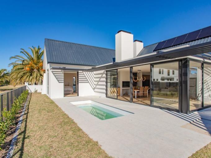 4 Bedroom House for Sale For Sale in Paarl - MR688113