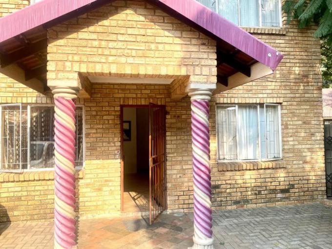 2 Bedroom Apartment for Sale For Sale in Rustenburg - MR688120