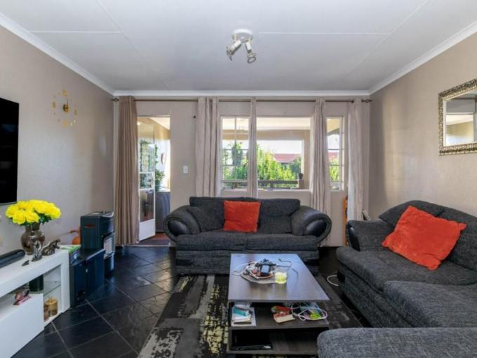 2 Bedroom Sectional Title for Sale For Sale in Eden Glen - MR688178