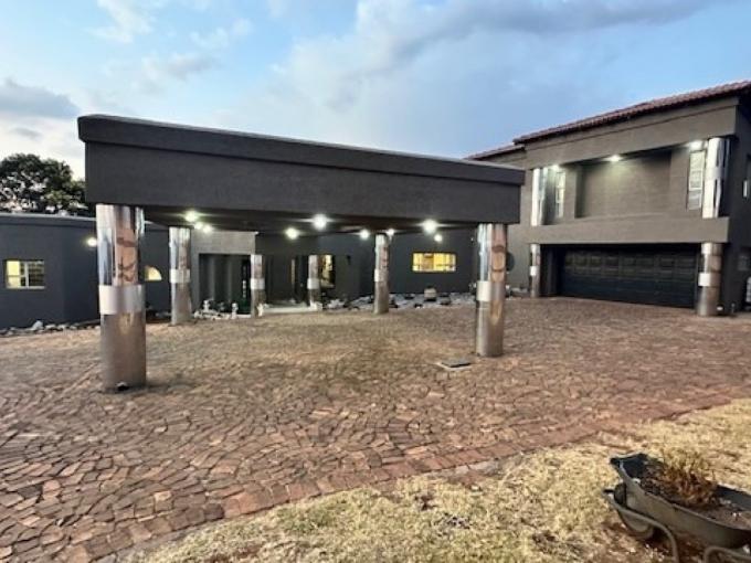 6 Bedroom Commercial for Sale For Sale in Zakariyya Park - MR688197