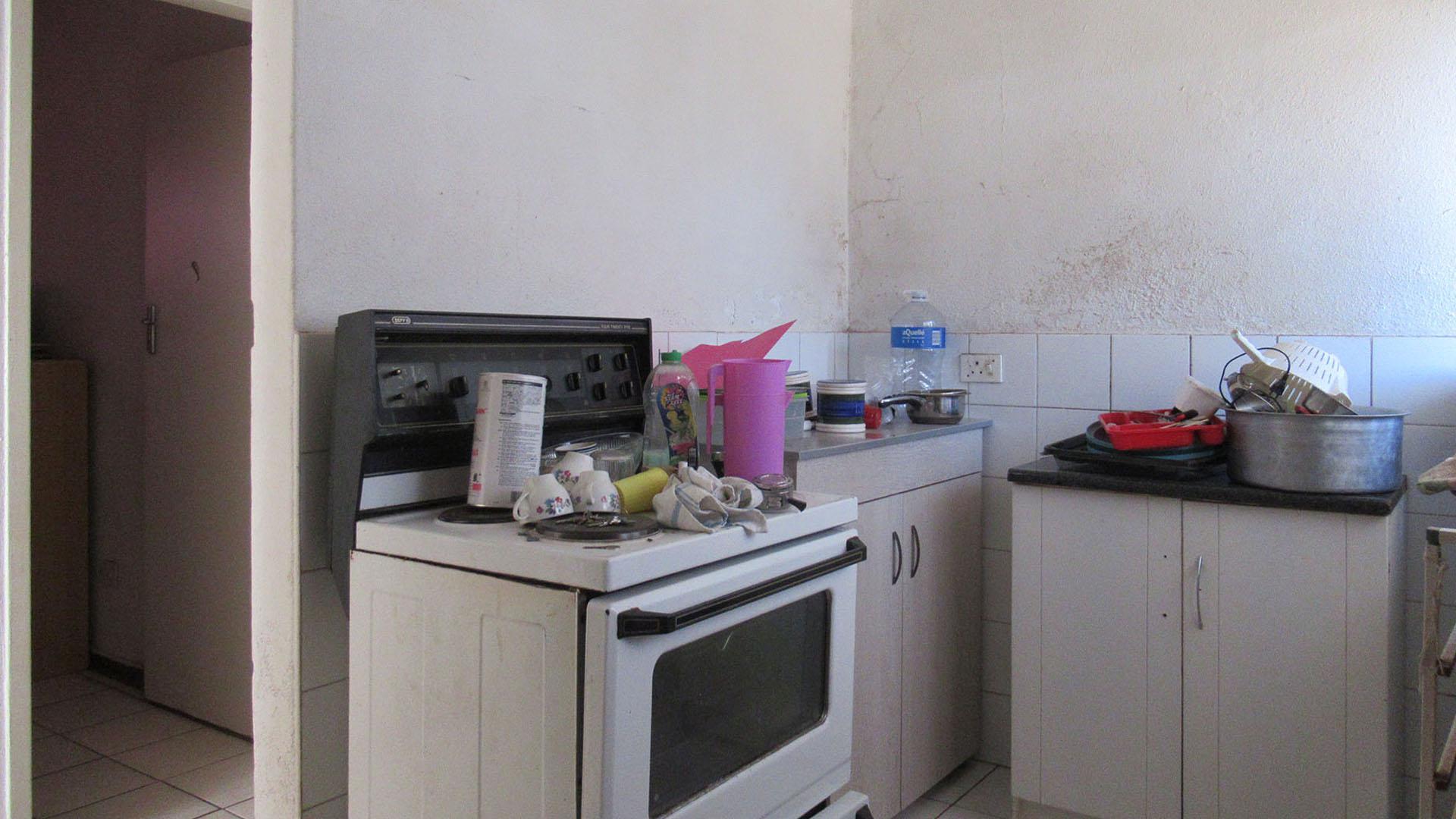 Kitchen - 8 square meters of property in Lenasia South