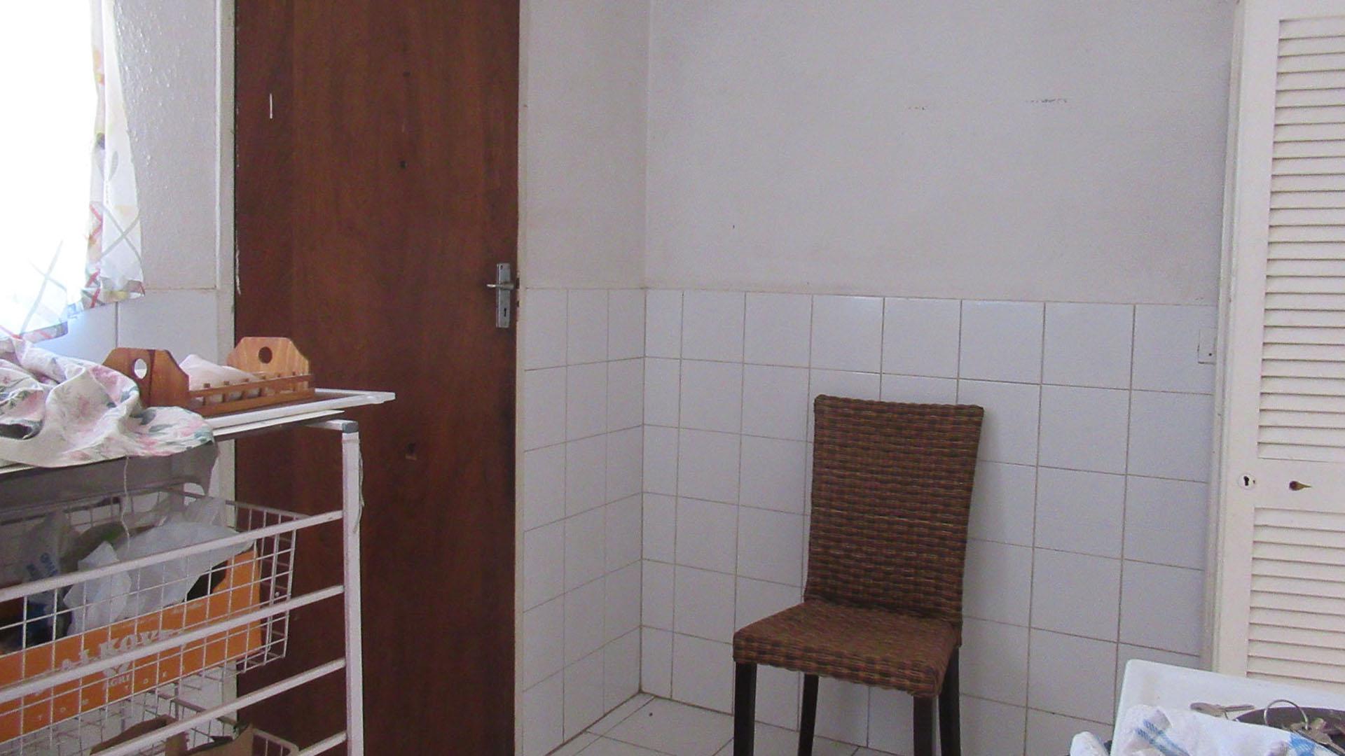 Kitchen - 8 square meters of property in Lenasia South